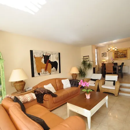 Paradise House Villa *